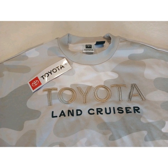 Official Toyota Land Cruiser Embroidered Camo Crewneck Sweatshirt - Small NWT